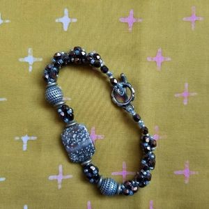 Sparkly beaded bracelet with clasp